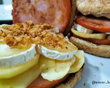 Foto del paso 5 de la receta: Lomo-burger con manzana, queso de cabra y salsa Hoisin