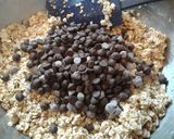 Foto del paso 4 de la receta: Galletitas de avena con chips de chocolate