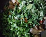 A picture of step 2 of Methi, pyaz baingan sabji.