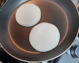 Foto del paso 3 de la receta: Arepa rellena con vegetales frescos y queso # menosde10