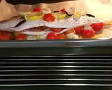 Foto del paso 3 de la receta: Rustidera de pescado light, con lechola (pez limón), tomate cherry y trufa