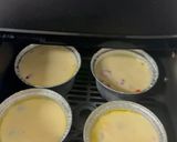 Foto del passaggio 2 della ricetta Tortino allo Yogurt e Lamponi con Crema Inglese al Latte Condensato