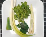 Foto langkah ke 1 dari resep Soto Ceker dan Tulang Lamongan.