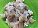 Baconos csirkemell őzgerinc formában, sült krumplival