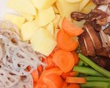 Foto langkah ke 1 dari resep Nikujaga (rebusan sayur dan daging ala jepang).