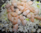 Foto del paso 3 de la receta: Salteado de champiñones con langostinos y pimiento asado