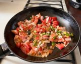 Foto del paso 2 de la receta: Jitomates rellenos de atún