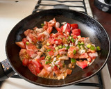 Foto del paso 2 de la receta: Jitomates rellenos de atún