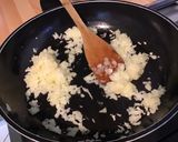 Une image de l'étape 5 de Sauce tomate à l'ail, oignon, herbes aromatiques et vin rouge.