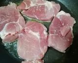 Foto del paso 1 de la receta: Cerdo en salsa de vino con arroz ajonjolí y ensalada