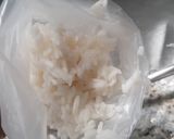 Foto langkah ke 2 dari resep Lontong plastik Daun praktis.