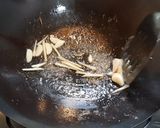 A picture of step 5 of Stir-fried Beef with Spring Onion.