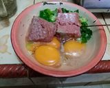 Foto langkah ke 1 dari resep Martabak telur kornet.
