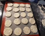 Foto del paso 3 de la receta: Galletitas saladas con harina de arroz
