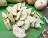 Foto del paso 1 de la receta: Escabeche de verduras (berenjena, zanahoria y cebolla)