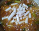 Foto langkah ke 6 dari resep Tteobokki / kue beras sederhana enak.