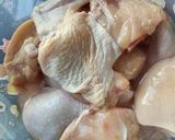 Gambar langkah 1 resipi Ayam Masak Asam Pedas.