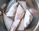 Foto langkah ke 1 dari resep Ikan goreng kembung simple.
