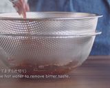 A picture of step 4 of ''ANKO / KOSHI-AN'' (Smooth and Sweet Red Bean Paste / Azuki Bean Paste).