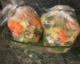 Csirkecombok, zöldségekkel sütőzacskóban sütve 🍗🥔🥕 recept fázis 2 fotója