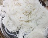 A picture of step 1 of Stir fry Rice Vermicelli.