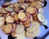 Une image de l'étape 2 de Duo de pommes de terre sautées à l ail et persil.