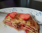 Foto langkah ke 4 dari resep Strawberry Banana Pancake.