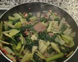Foto del paso 3 de la receta: Acelgas salteadas con salsa tartufata