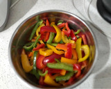 Foto del paso 2 de la receta: Pimientos de 4 colores hechos ensalada