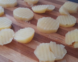 Foto del paso 1 de la receta: Papas salteadas al limón
