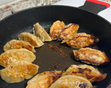 Foto del paso 14 de la receta: Empanadillas chinas o Gyozas de pollo y langostinos
