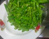 Foto langkah ke 3 dari resep Tumis Sawi Putih Buncis.