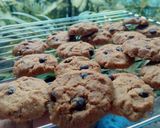 Foto langkah ke 6 dari resep Cookies Chocochip Simple Spesial Lebaran17.