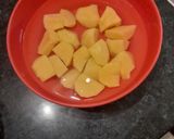 Són sült csirkecomb, sütőben sült krumpli, ubi salátával recept fázis 2 fotója