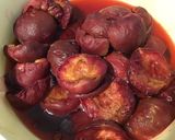 Une image de l'étape 1 de Compote de pêches de vigne et pruneaux.