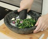Foto langkah ke 8 dari resep Ayam Penyet Cabe Ijo Devina Hermawan.