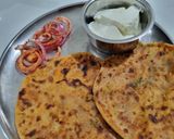 A picture of step 7 of Aloo paratha.