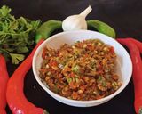 A picture of step 3 of Red and green chilli Thecha.
