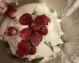 Foto del paso 2 de la receta: Paletas de helado de coco, frambuesas y arándanos keto