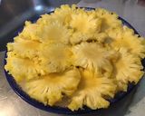 Une image de l'étape 5 de Ananas Victoria parfumé à la rose.