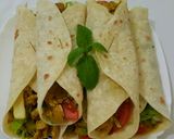 صورة لخطوة 7 من وصفة شاورما الدجاج بخبز التورتيلا طعم روووعة 😋😋😋