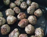 Foto del paso 2 de la receta: Albóndigas con salsa de tomate y pasta corta