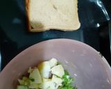 A picture of step 2 of Bread aloo parantha.