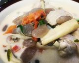 รูปขั้นตอนการทำที่ 2 ของ ต้มข่าไก่ใส่มะต๋าวสด (ลูกชิดสด)