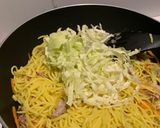 Foto langkah ke 5 dari resep Mie goreng ayam.