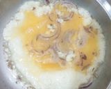 A picture of step 4 of Fried eggs with onions.