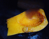 Foto del paso 1 de la receta: Pollo y papas a la sabora con zapallo relleno