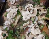 Foto del paso 4 de la receta: Pollo a la crema en planchetta de hierro