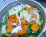 Foto langkah ke 3 dari resep Sup Bihun Jamur Kuping.