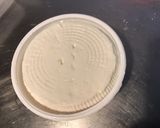 Une image de l'étape 2 de Melon charentais au jambon cru, brousse artisanale corse et poivre.